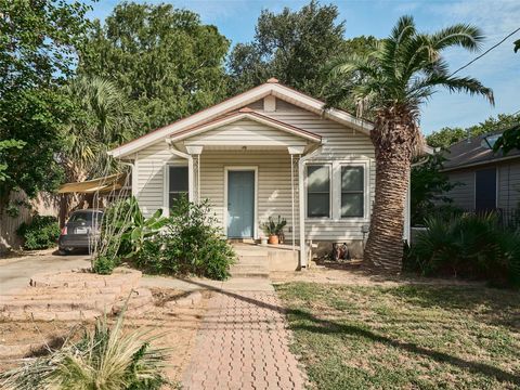 Photo of 7602 Blessing Ave, Austin, TX 78752 (MLS # 3589474)