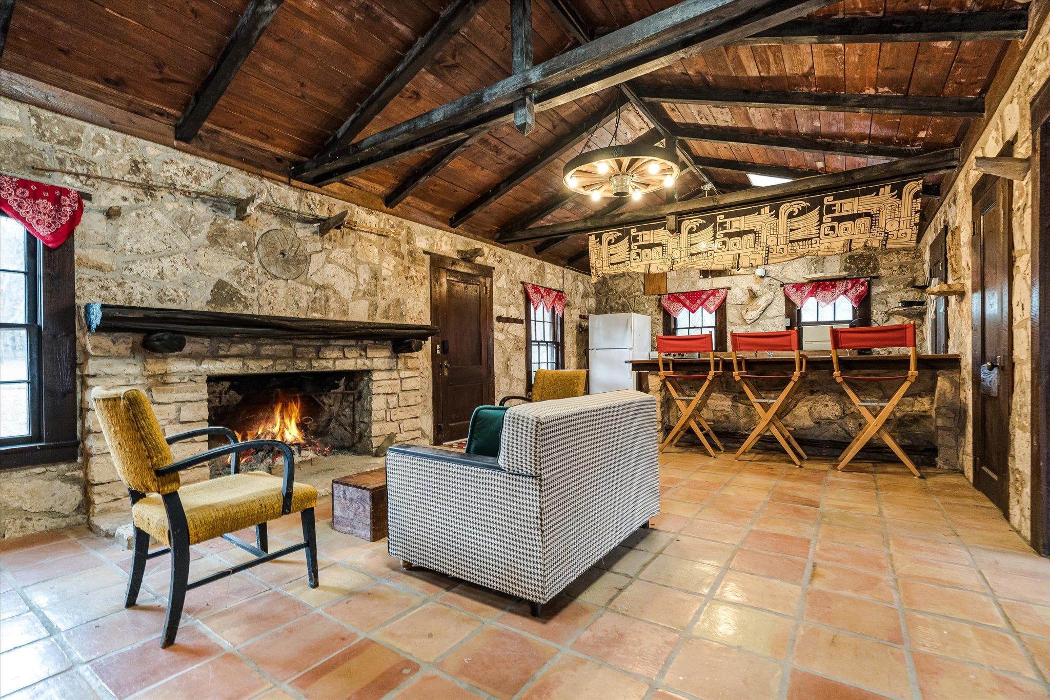 700 Cypress Creek LN