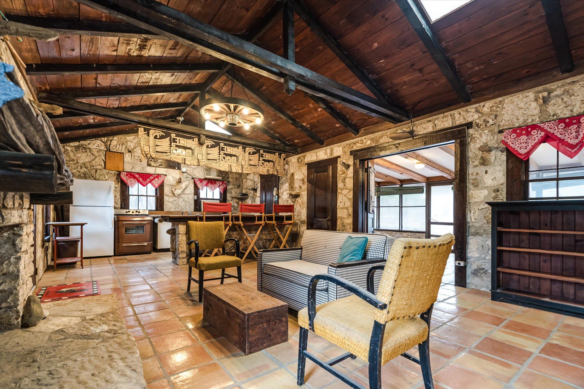 700 Cypress Creek LN