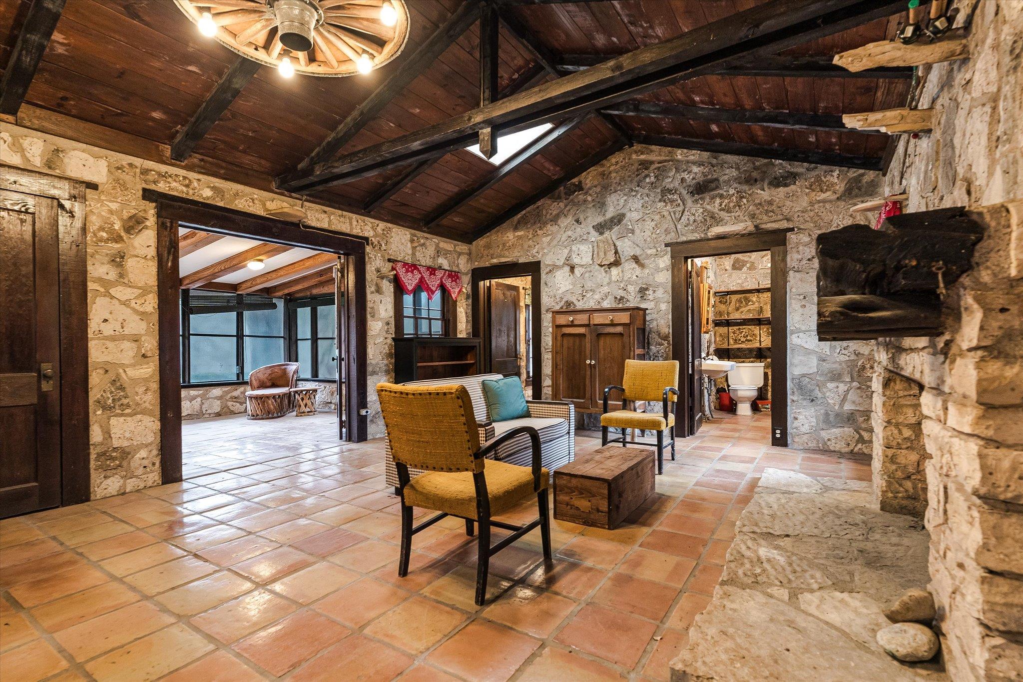 700 Cypress Creek LN