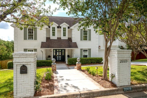 Photo of 2009 Port Royal DR, Austin, TX 78746 (MLS # 6919524)