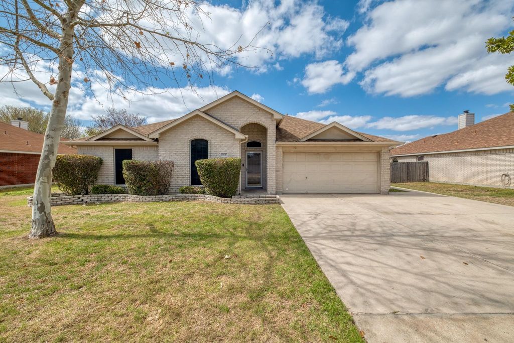 Photo of 513 Mockingbird LN, Lockhart, TX 78644 (MLS # 7509618)