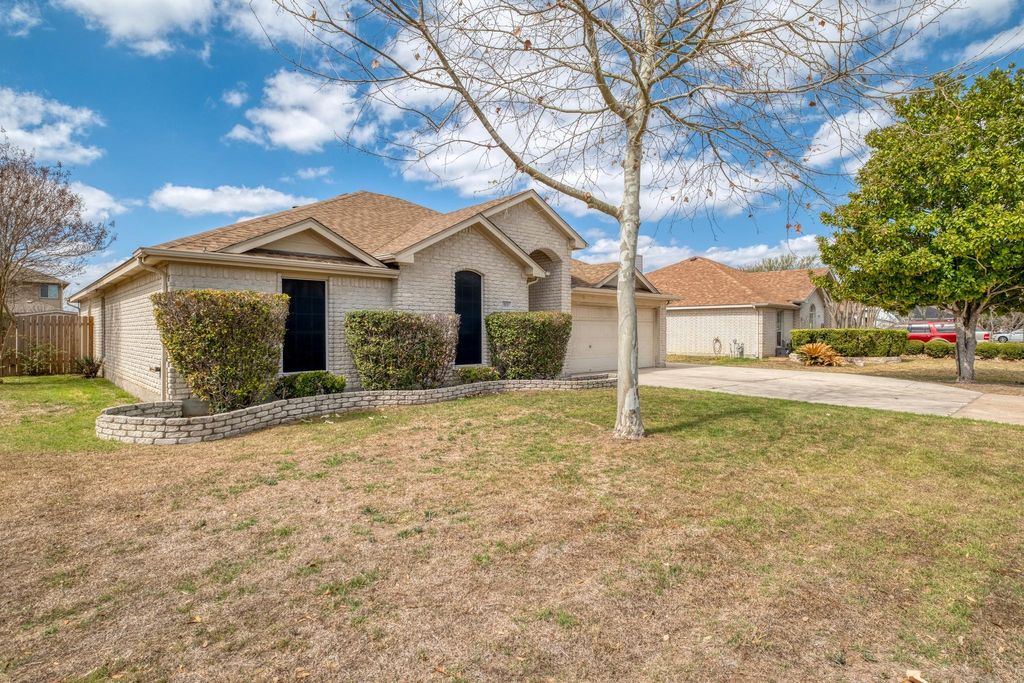 Photo of 513 Mockingbird LN, Lockhart, TX 78644 (MLS # 7509618)