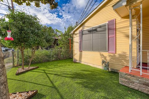 Tiny photo for 2308 Santa Rita ST, Austin, TX 78702 (MLS # 4969797)