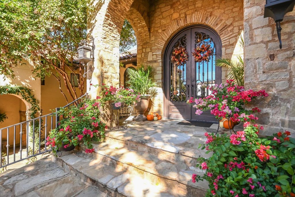 Photo of 120 Applehead Island DR, Horseshoe Bay, TX 78657 (MLS # 4722912)