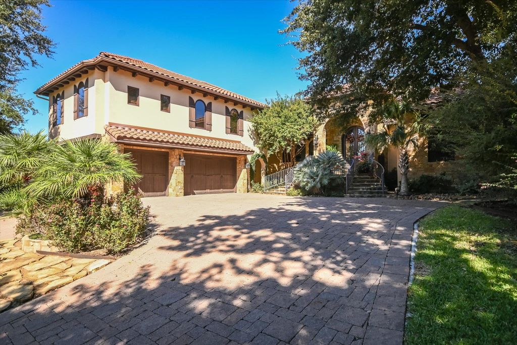 Photo of 120 Applehead Island DR, Horseshoe Bay, TX 78657 (MLS # 4722912)