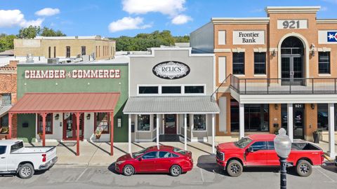 925 Main ST Bastrop TX 78602