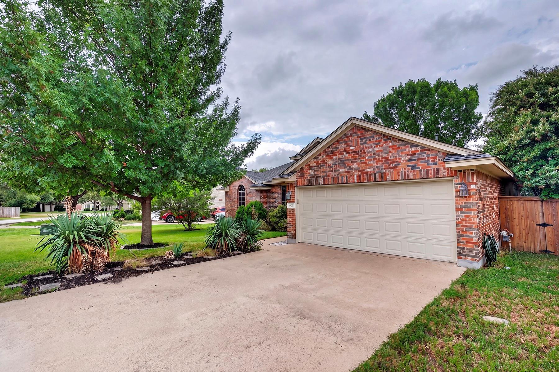 903 Ambrose DR