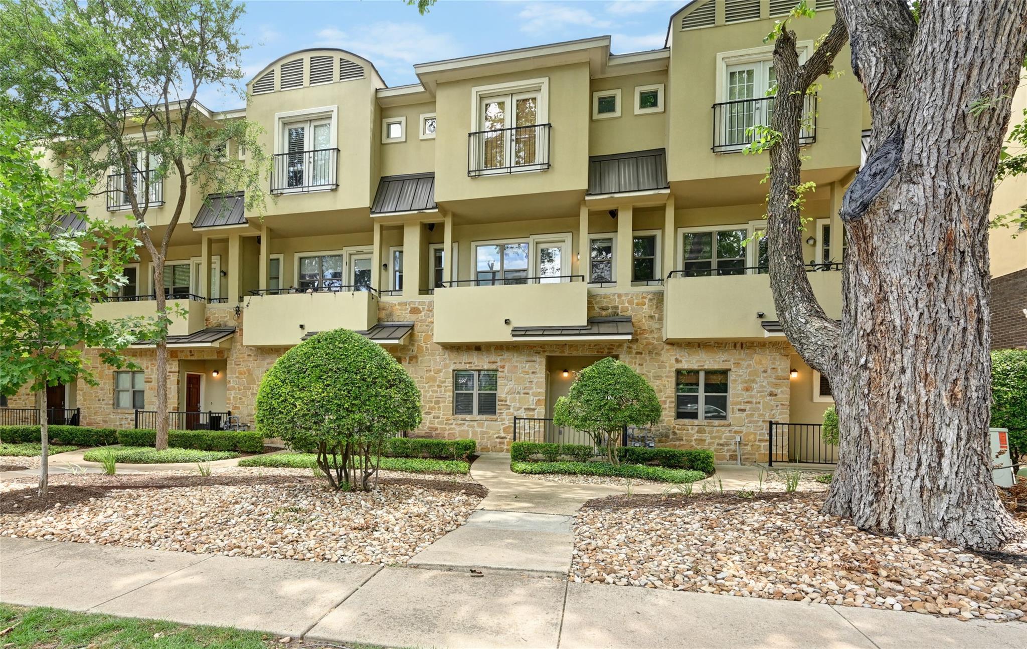 1115 Kinney Ave 6