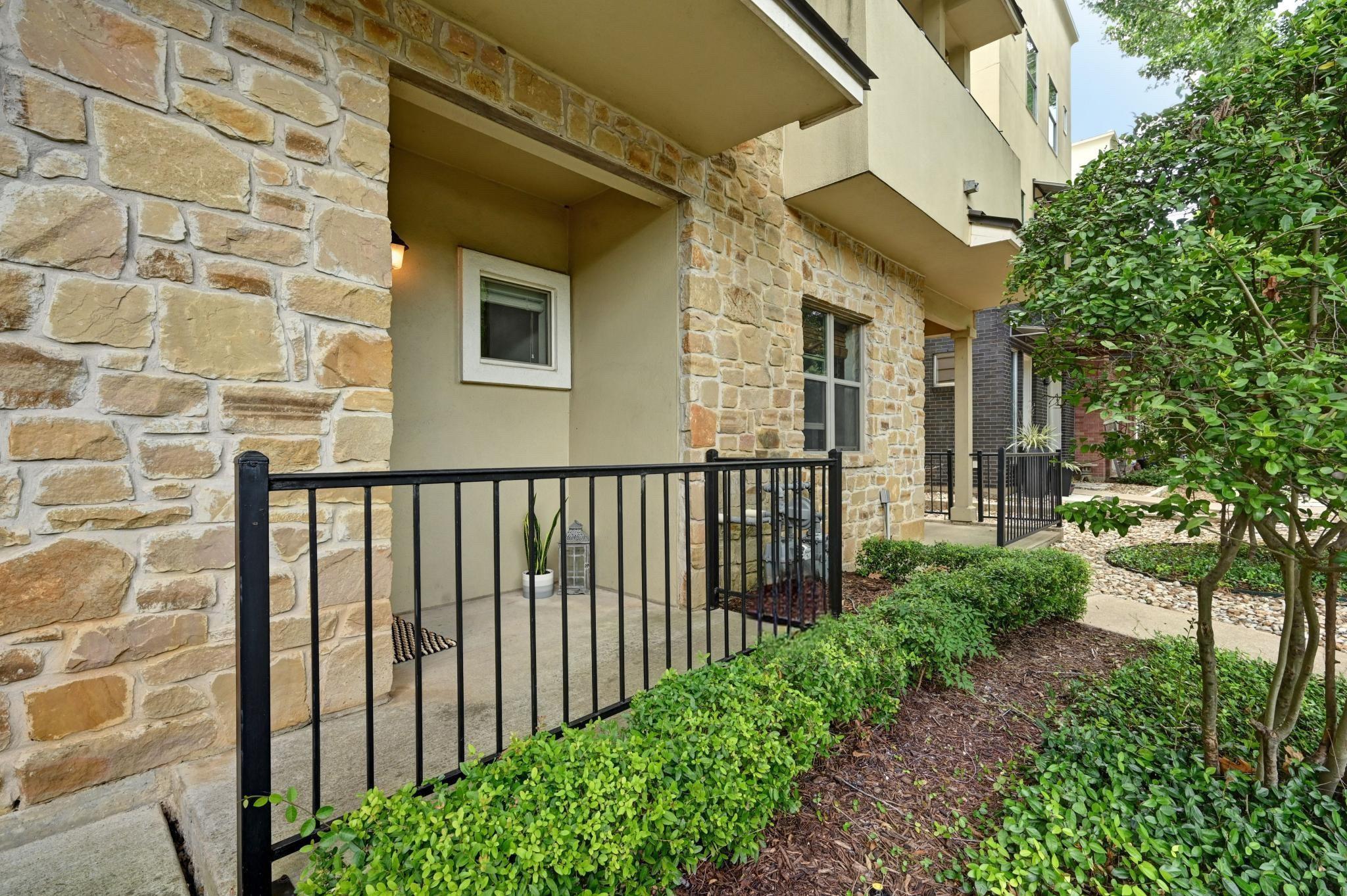 1115 Kinney Ave 6