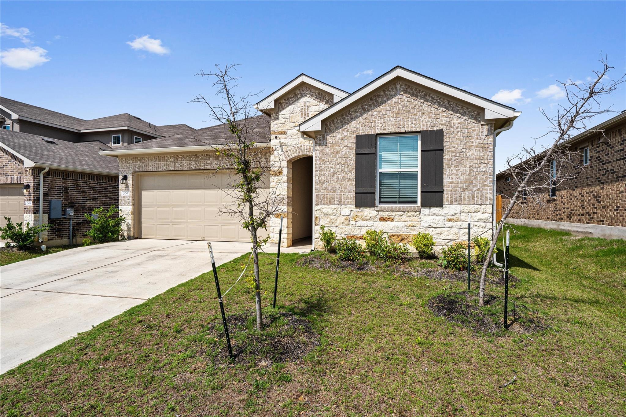 204 Connor LN