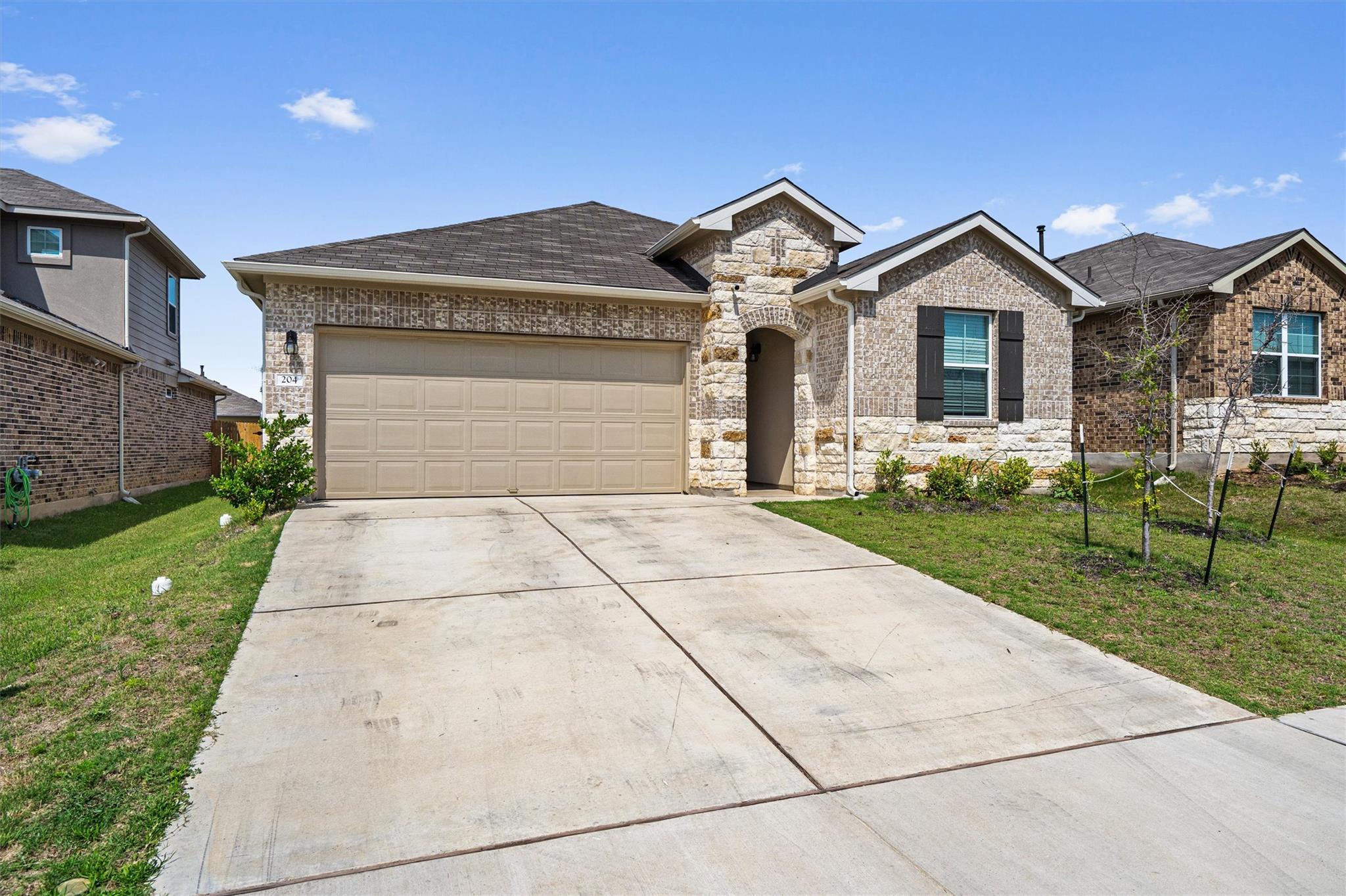204 Connor LN