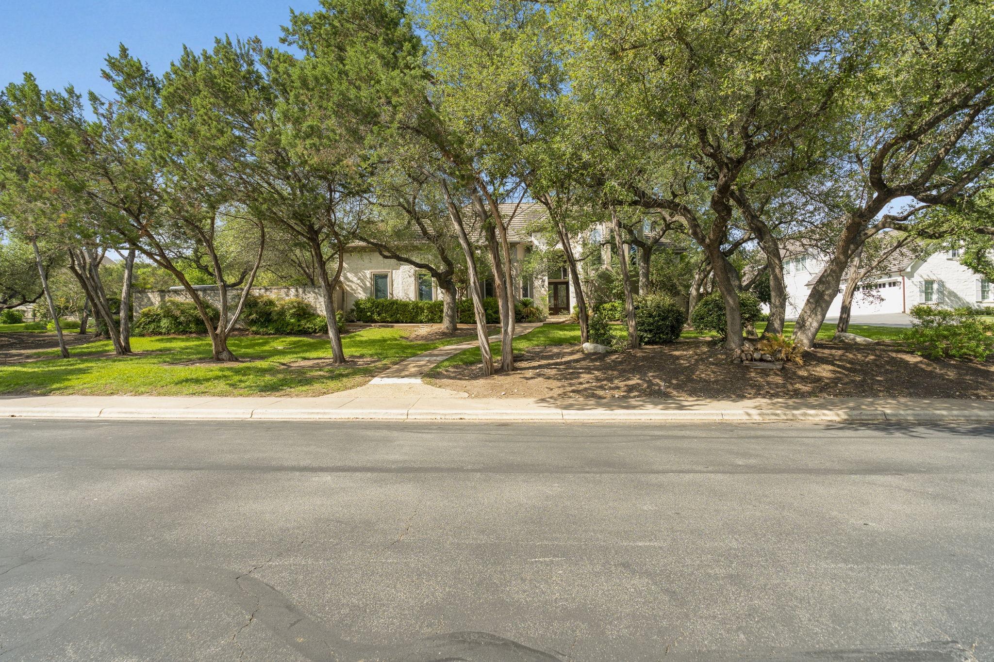 8616 Mendocino DR