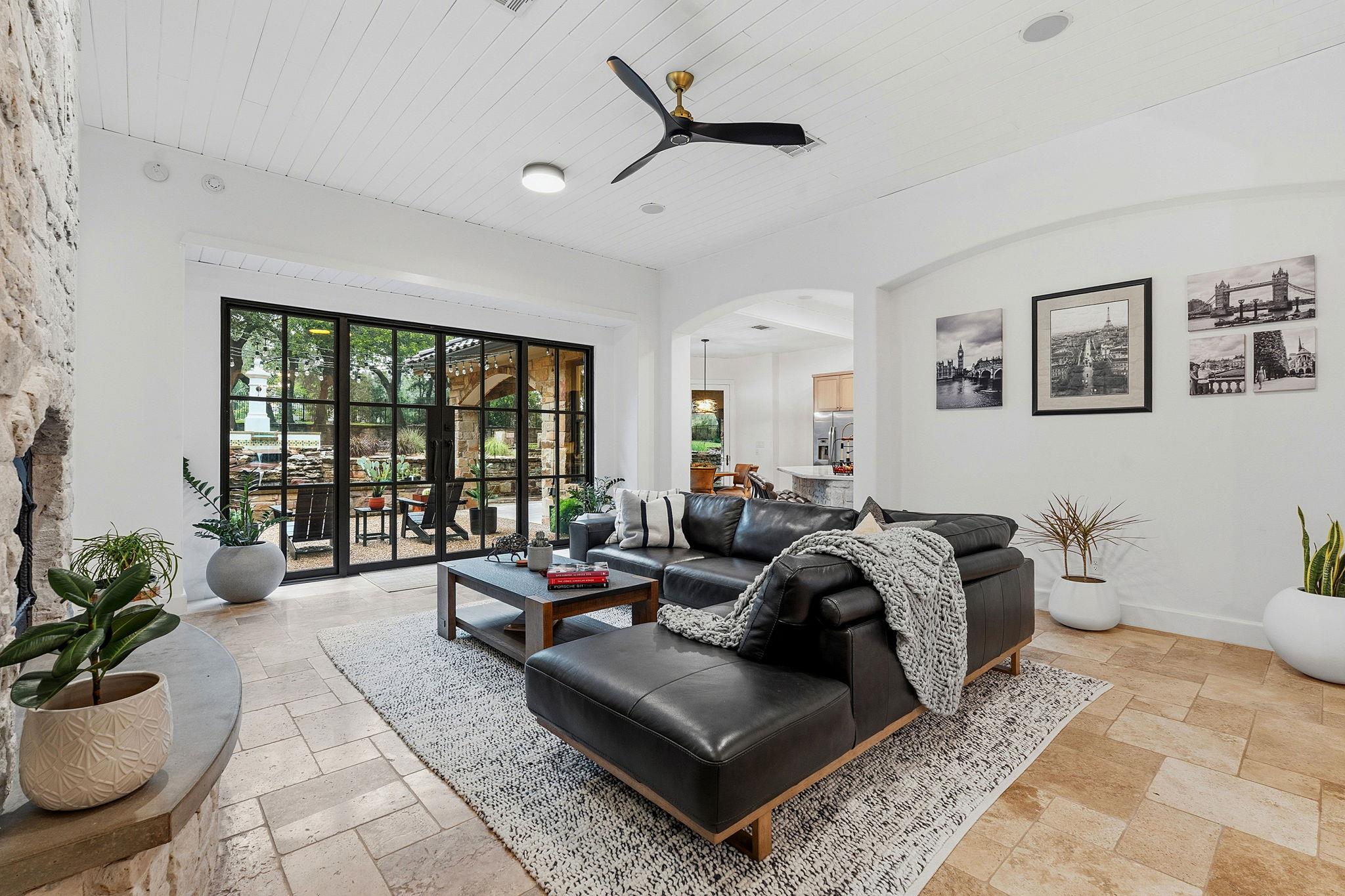 113 Silverstone DR