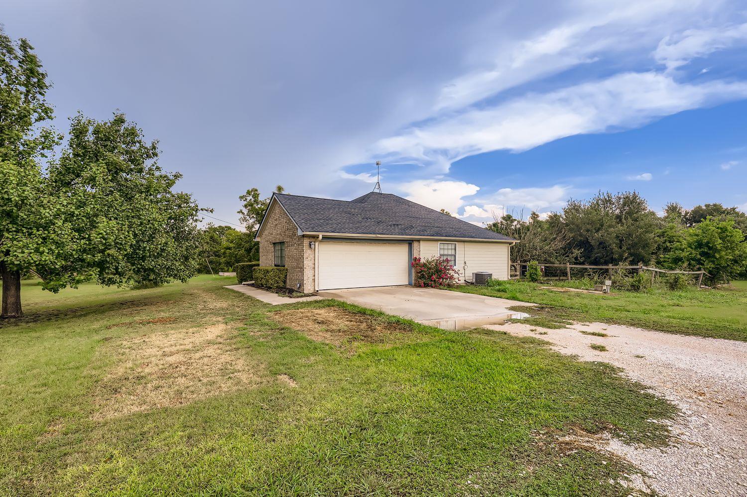 701 Shin Oak LN