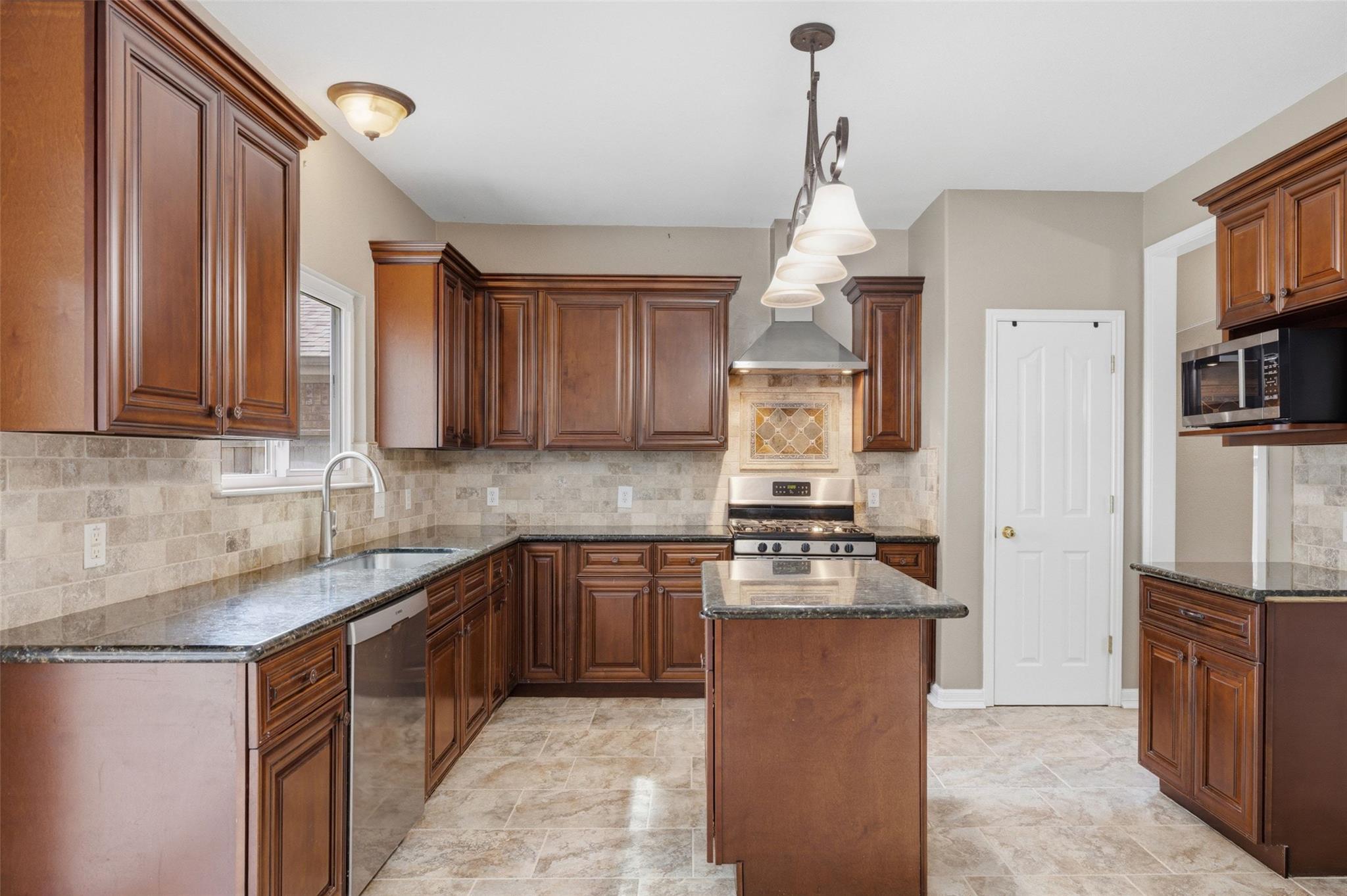 1928 Barnett DR