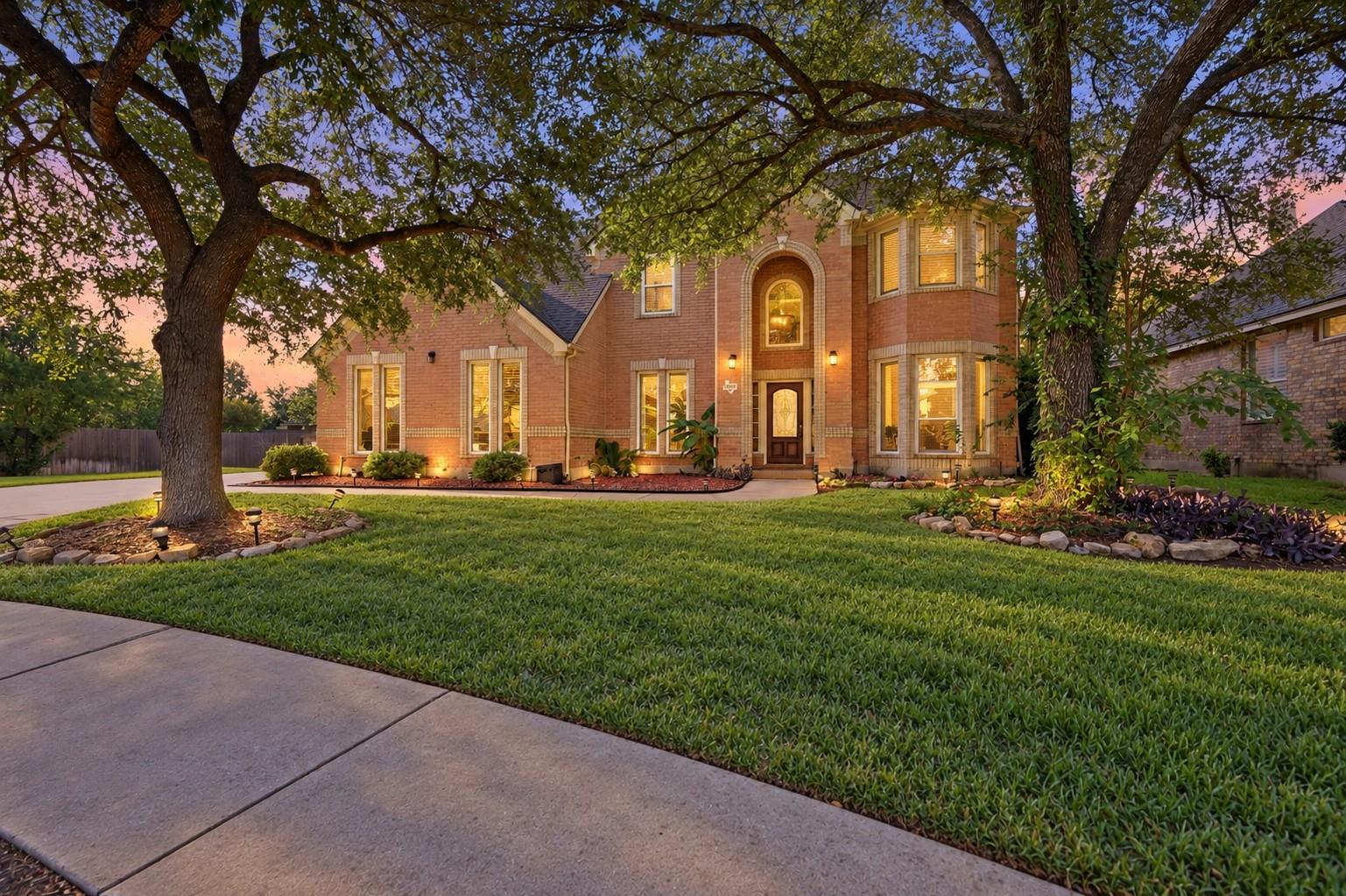 2129 Clear Lake PL