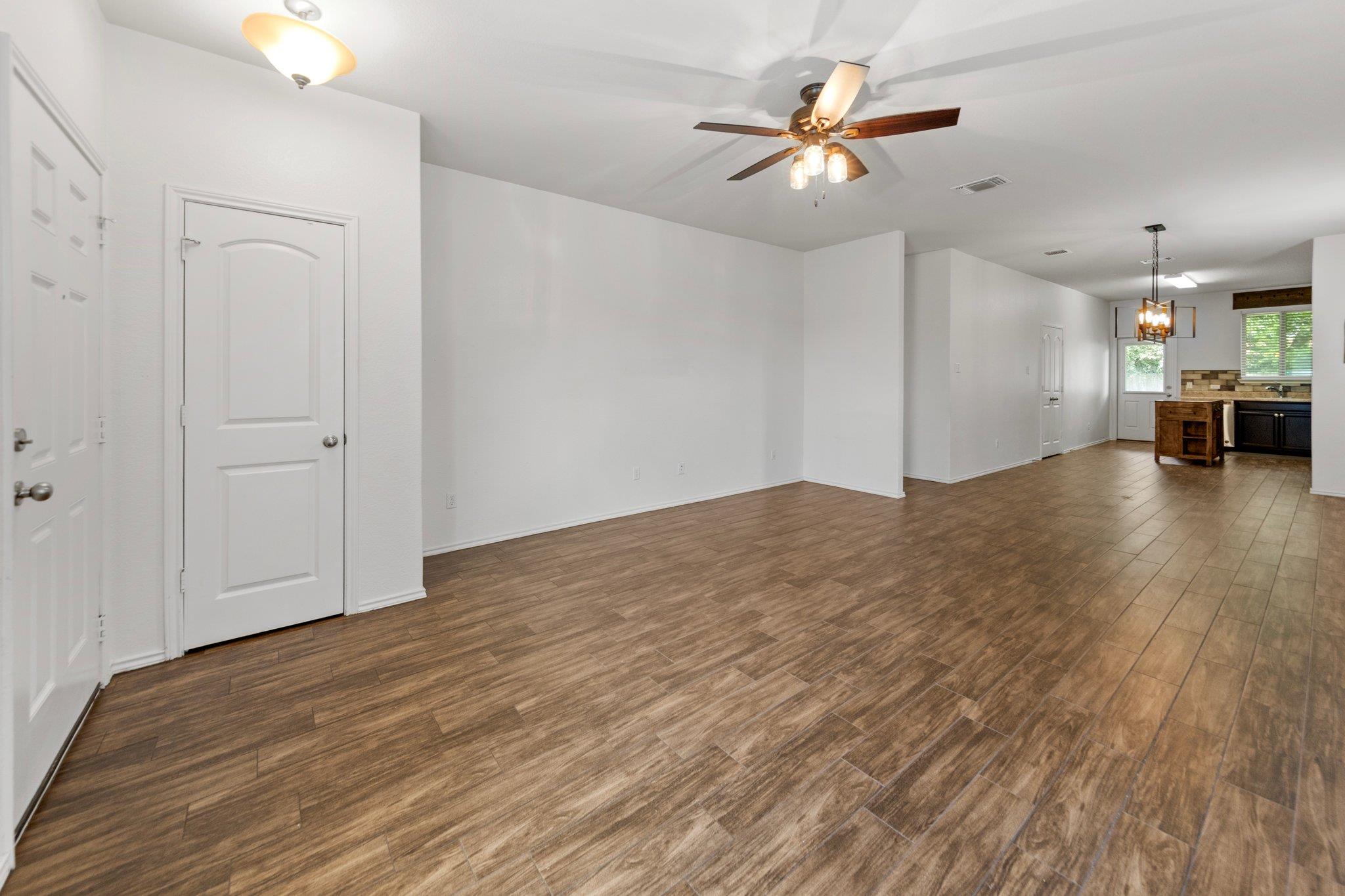 1816 Cliffbrake WAY