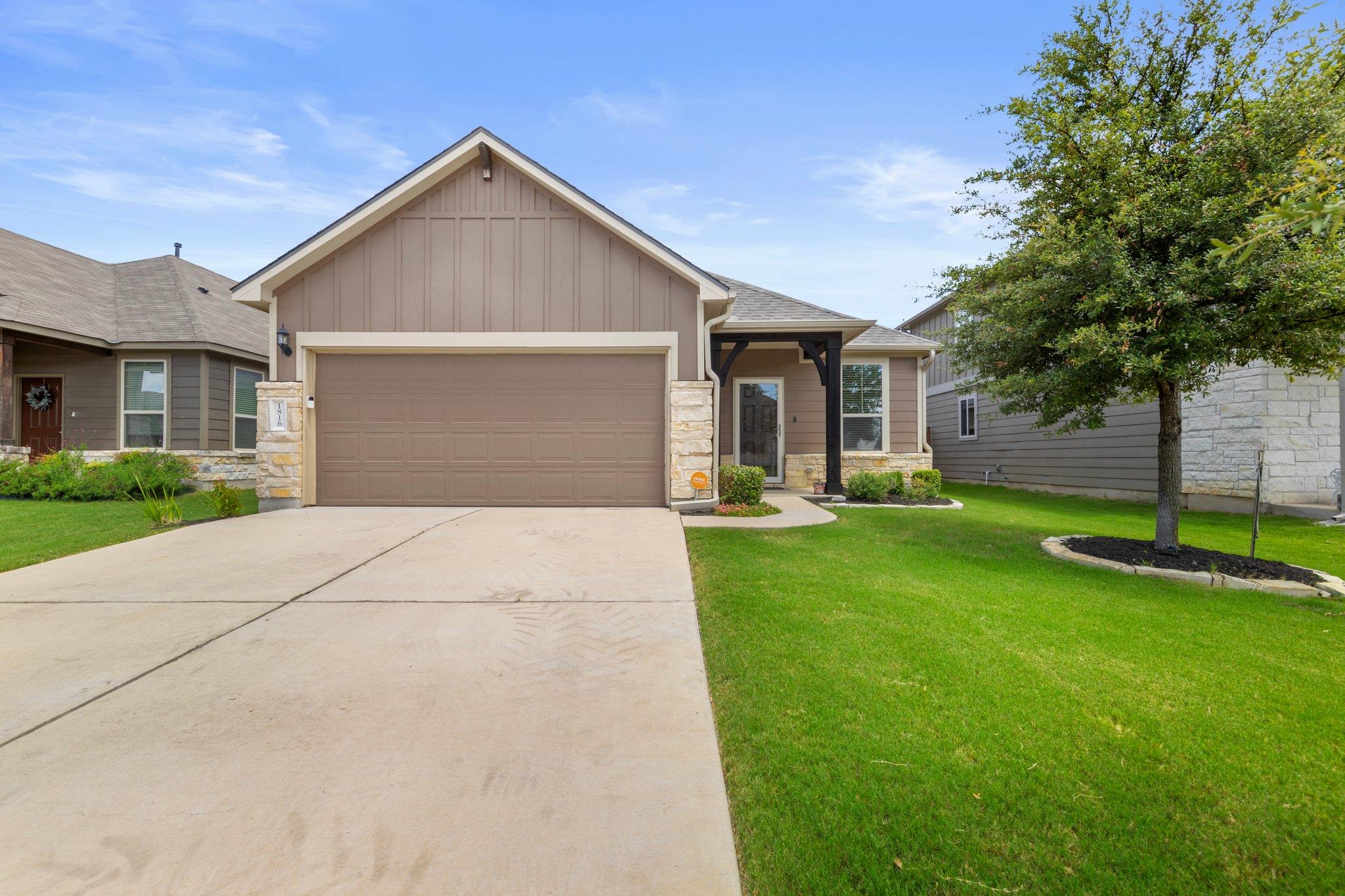 1816 Cliffbrake WAY