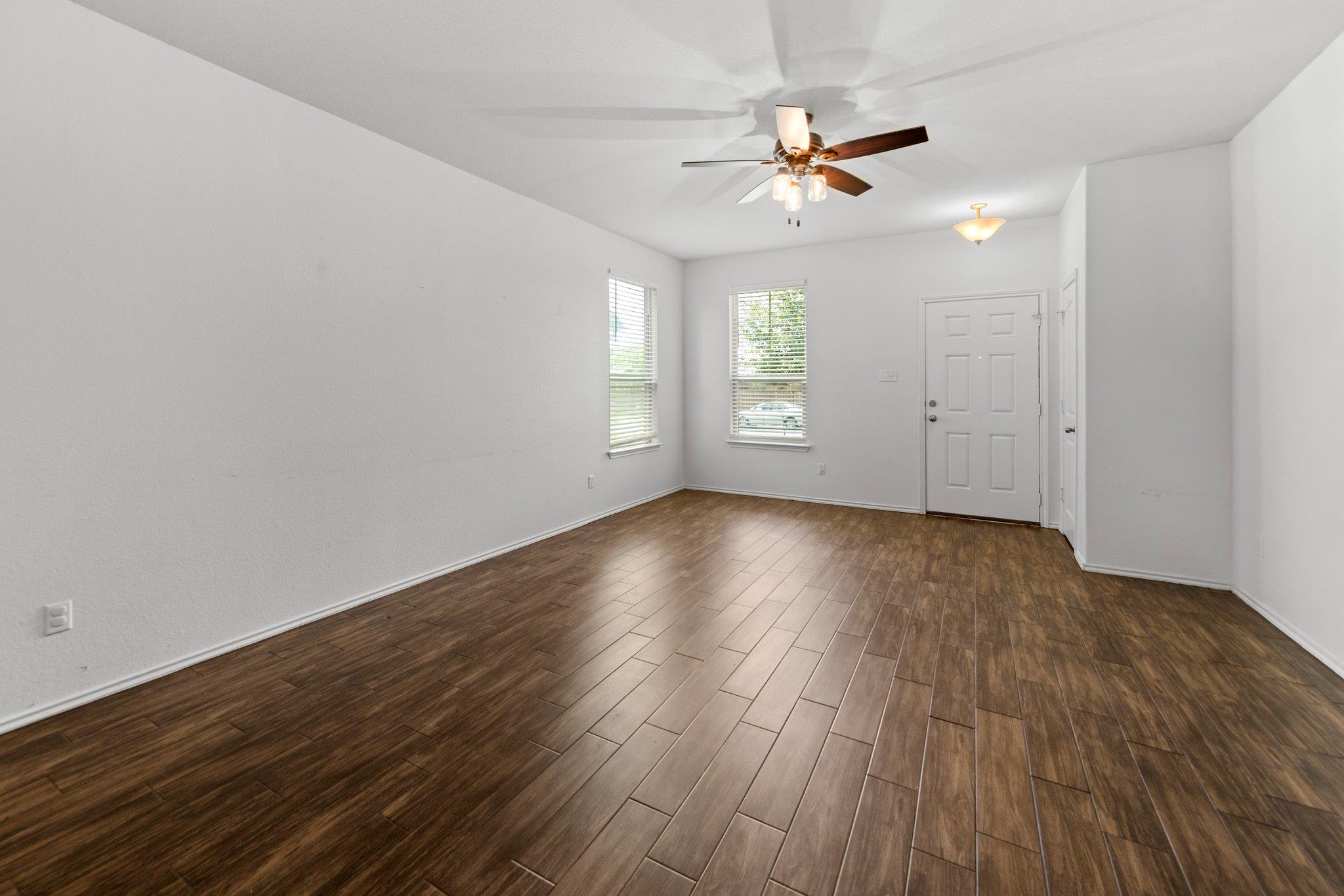 1816 Cliffbrake WAY