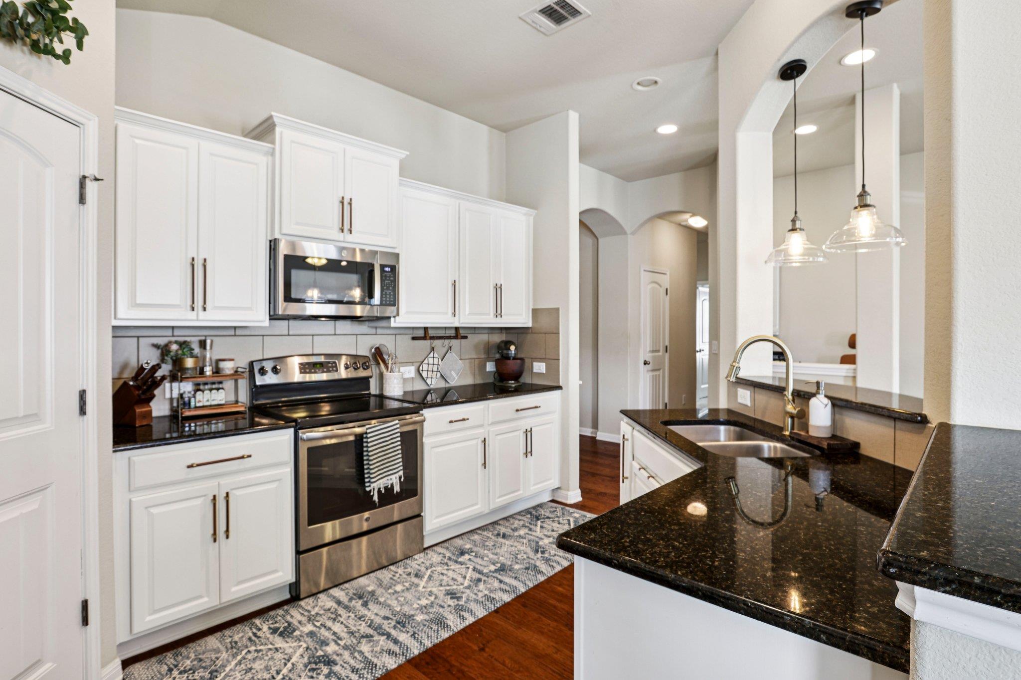 904 Walnut Canyon BLVD