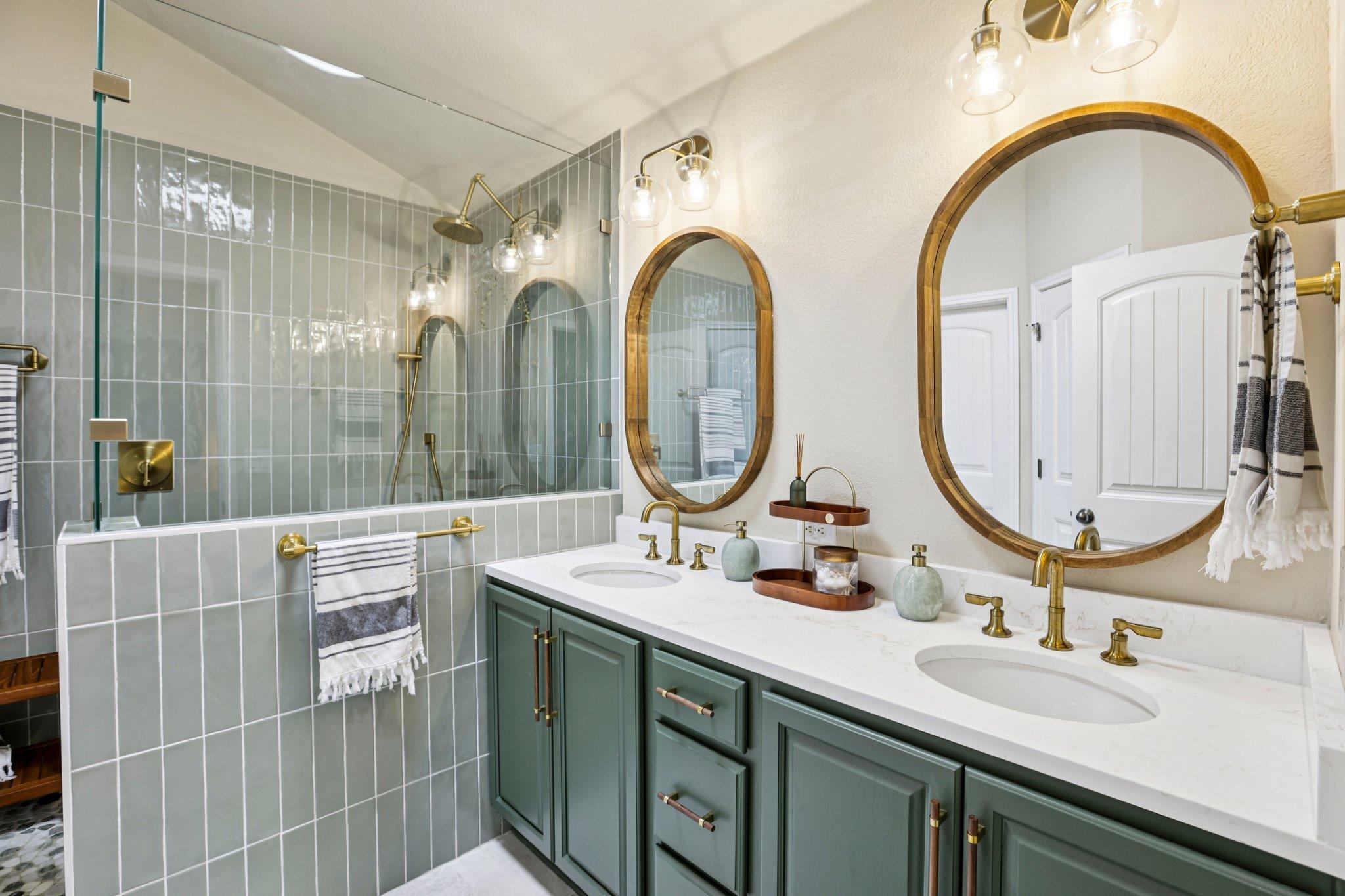 904 Walnut Canyon BLVD