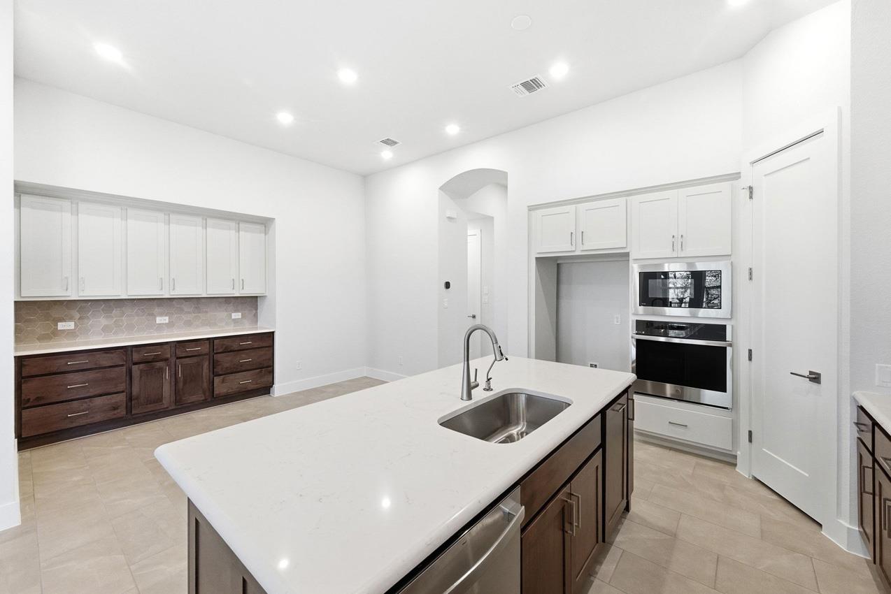 252 Basket Flower LOOP