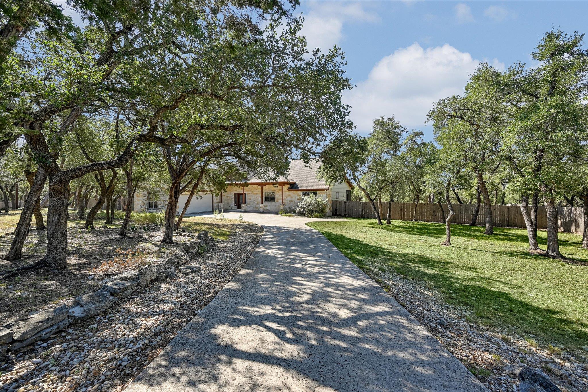 404 W View DR