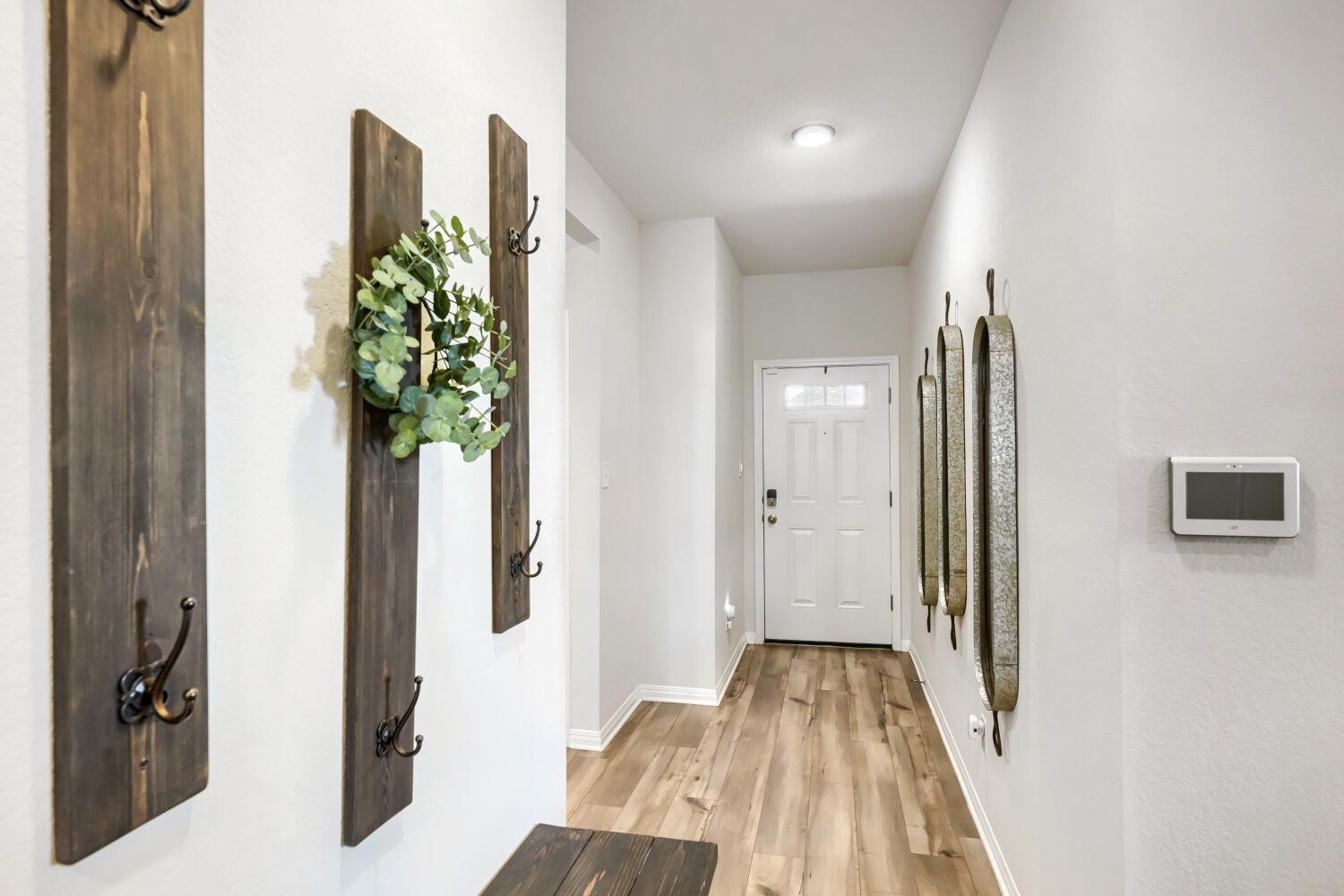 102 Contrada Grace LN