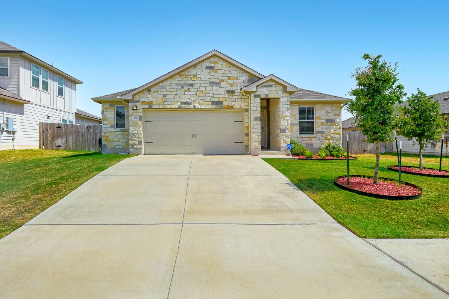 102 Contrada Grace LN