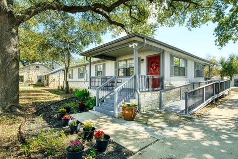 Photo of 403 W Anderson Ave, Round Rock, TX 78664 (MLS # 6212736)