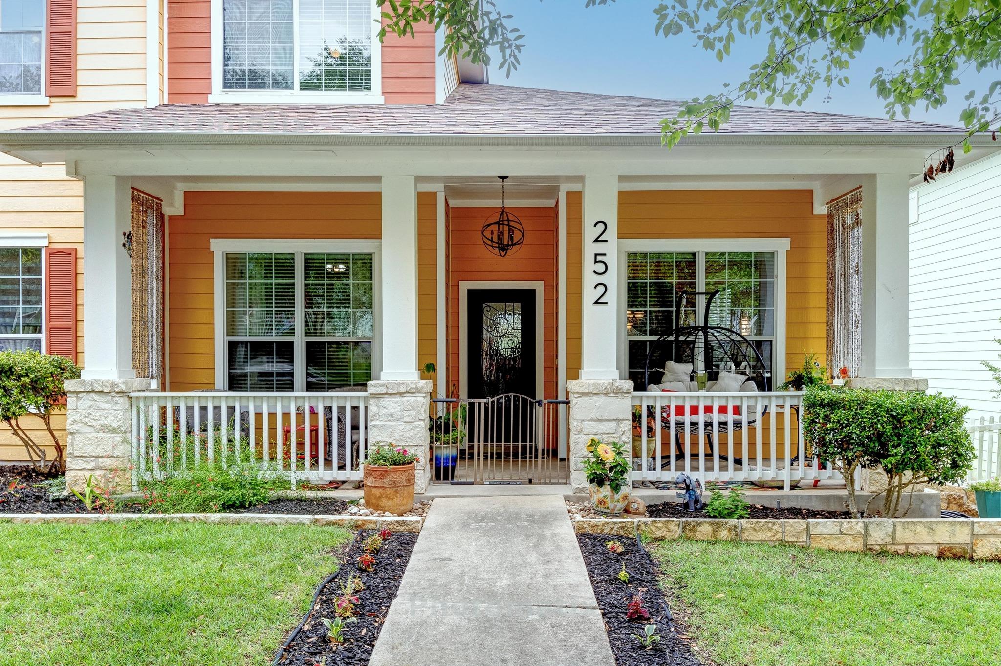 252 Hutton