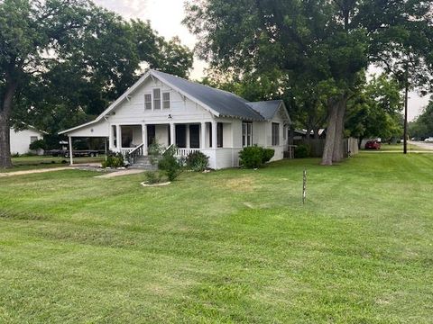 Photo of 200 N Walton ST, Granger, TX 76530 (MLS # 1964760)