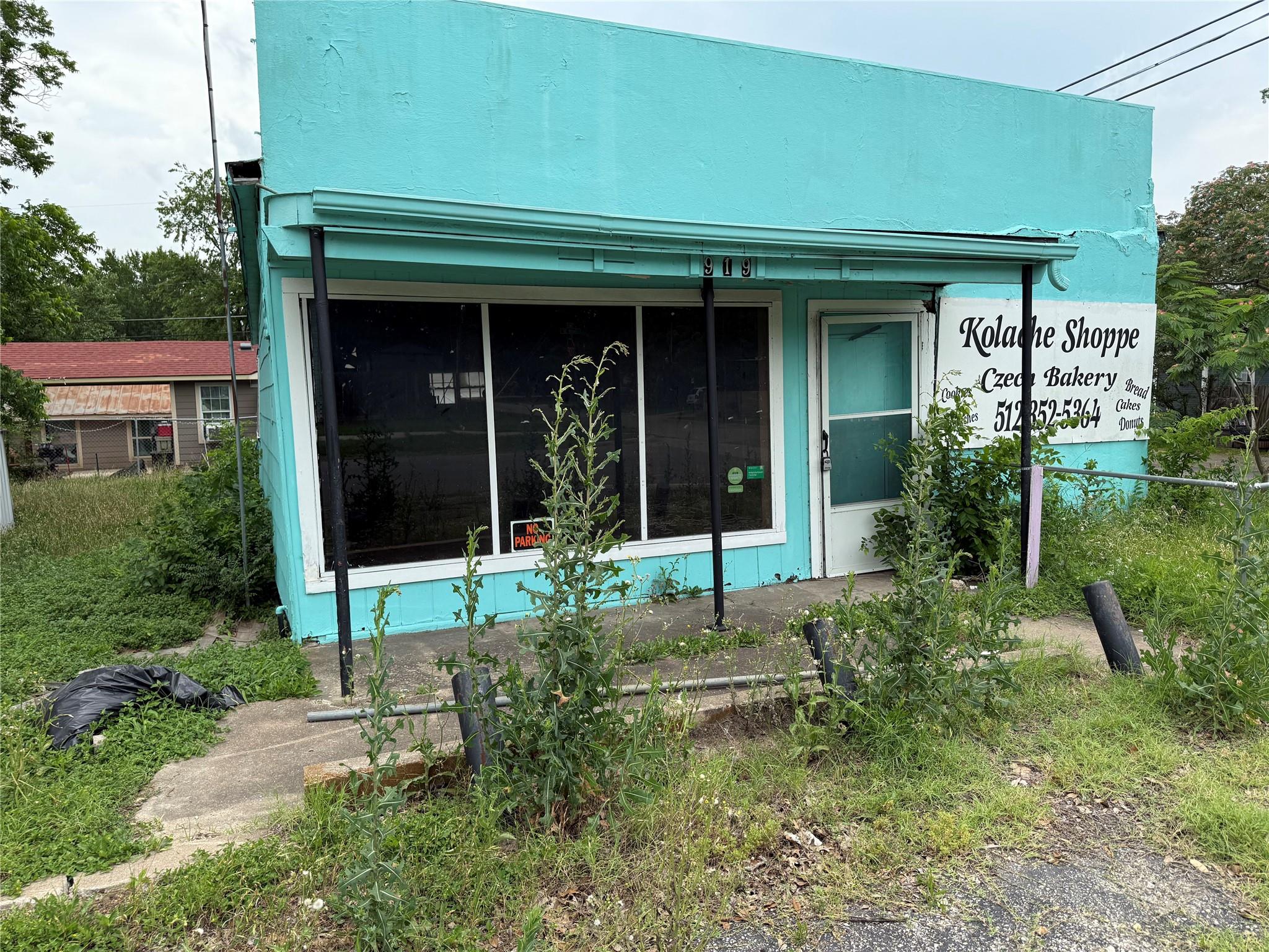 919 W 4th ST
