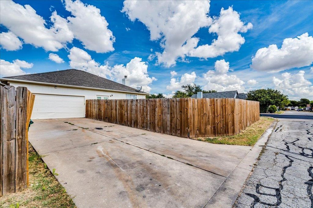 Photo of 1021 Black Locust DR W, Pflugerville, TX 78660 (MLS # 3364988)