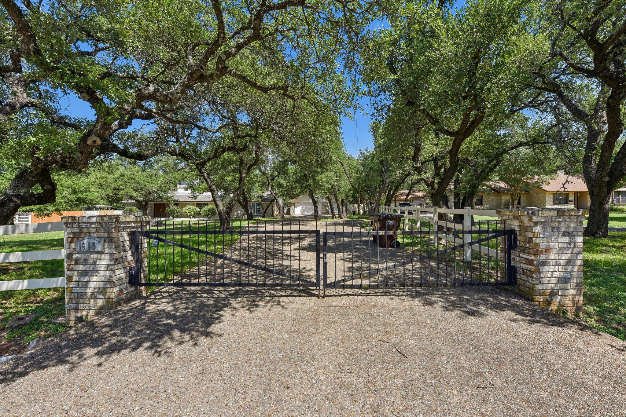 1915 Oak Forest DR