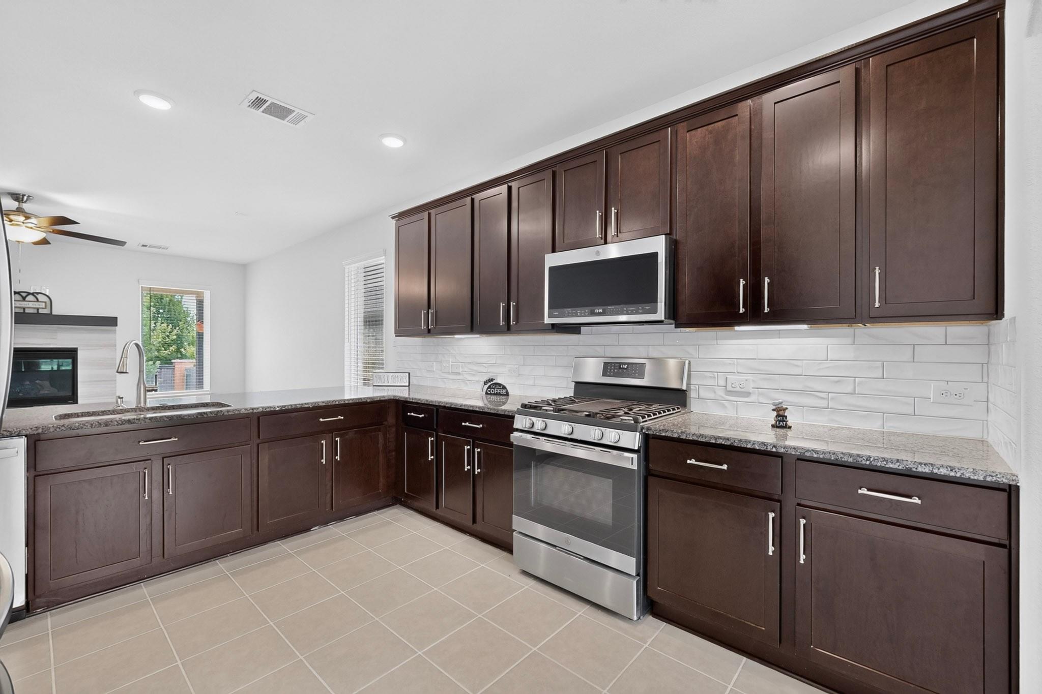 689 Leadtree LOOP