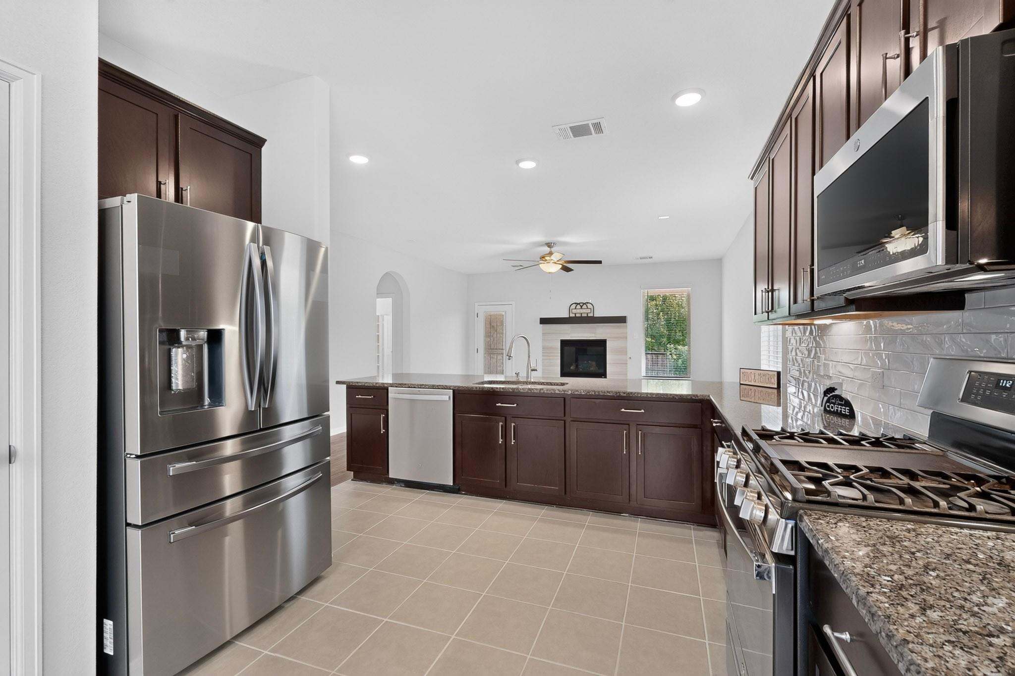 689 Leadtree LOOP