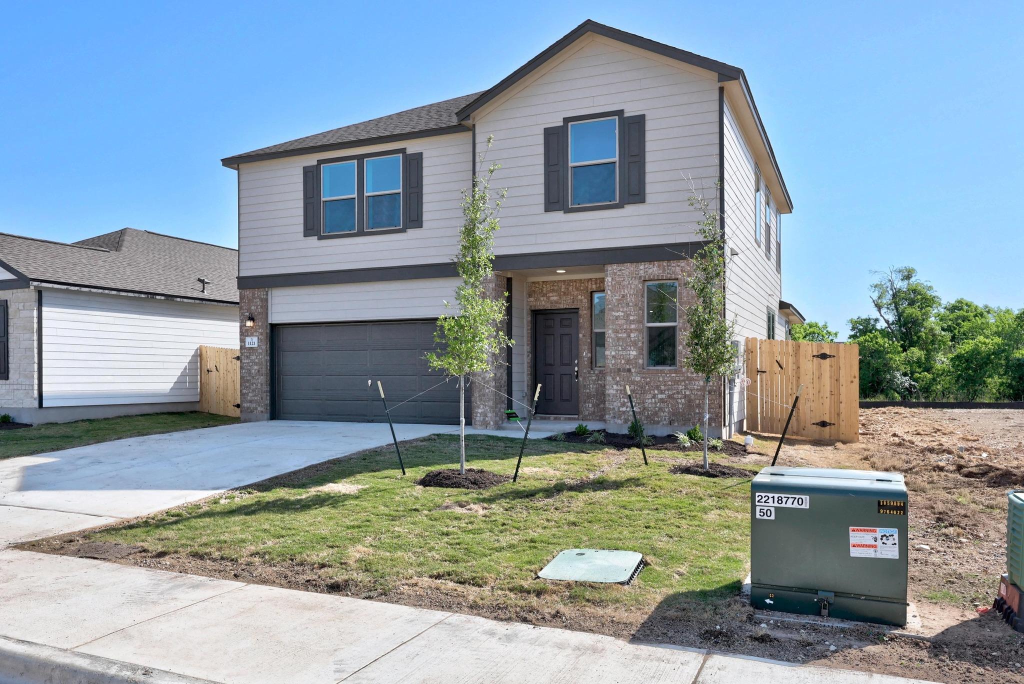 1121 Adam Wayne LN