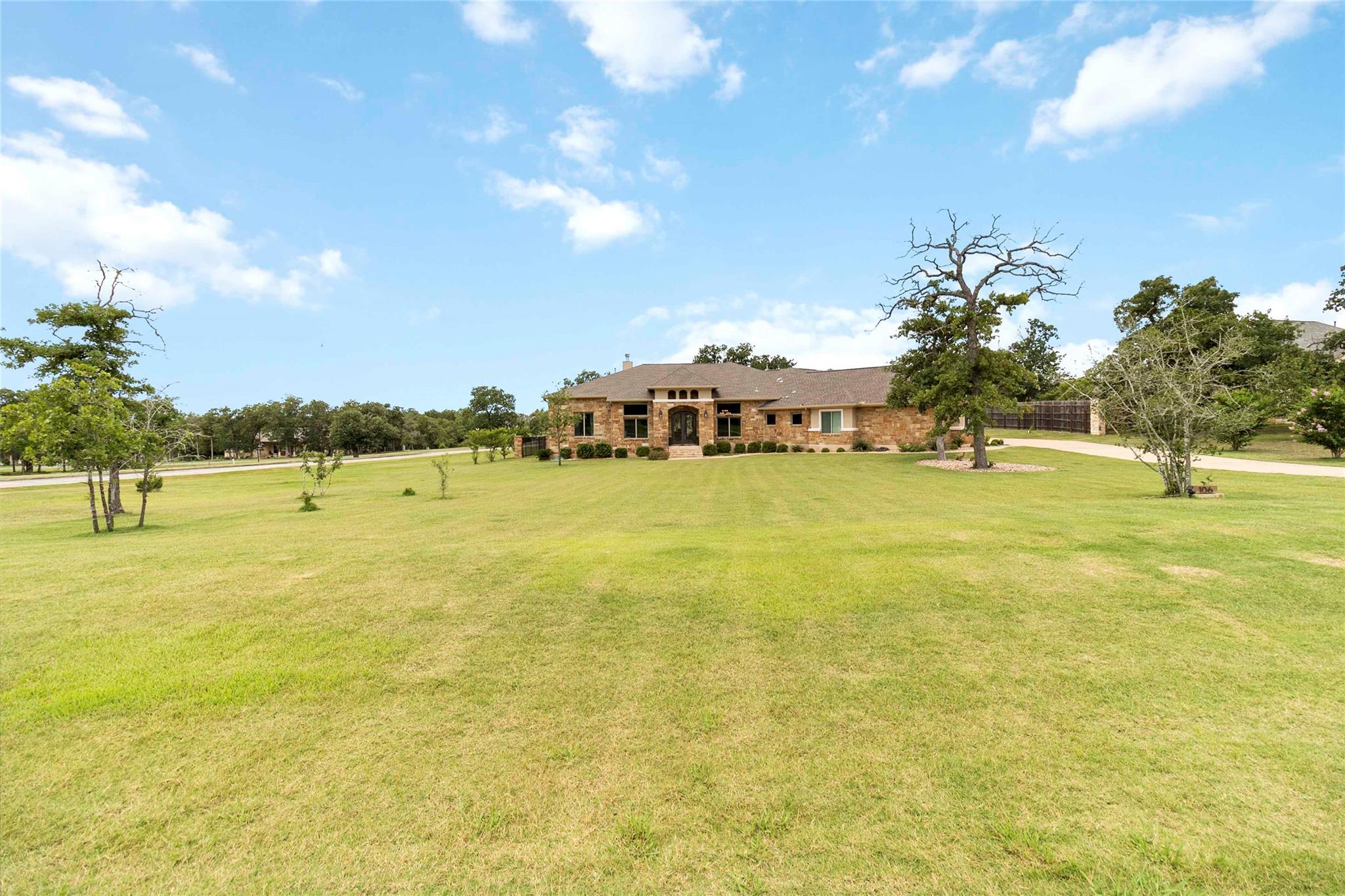 106 Packsaddle DR