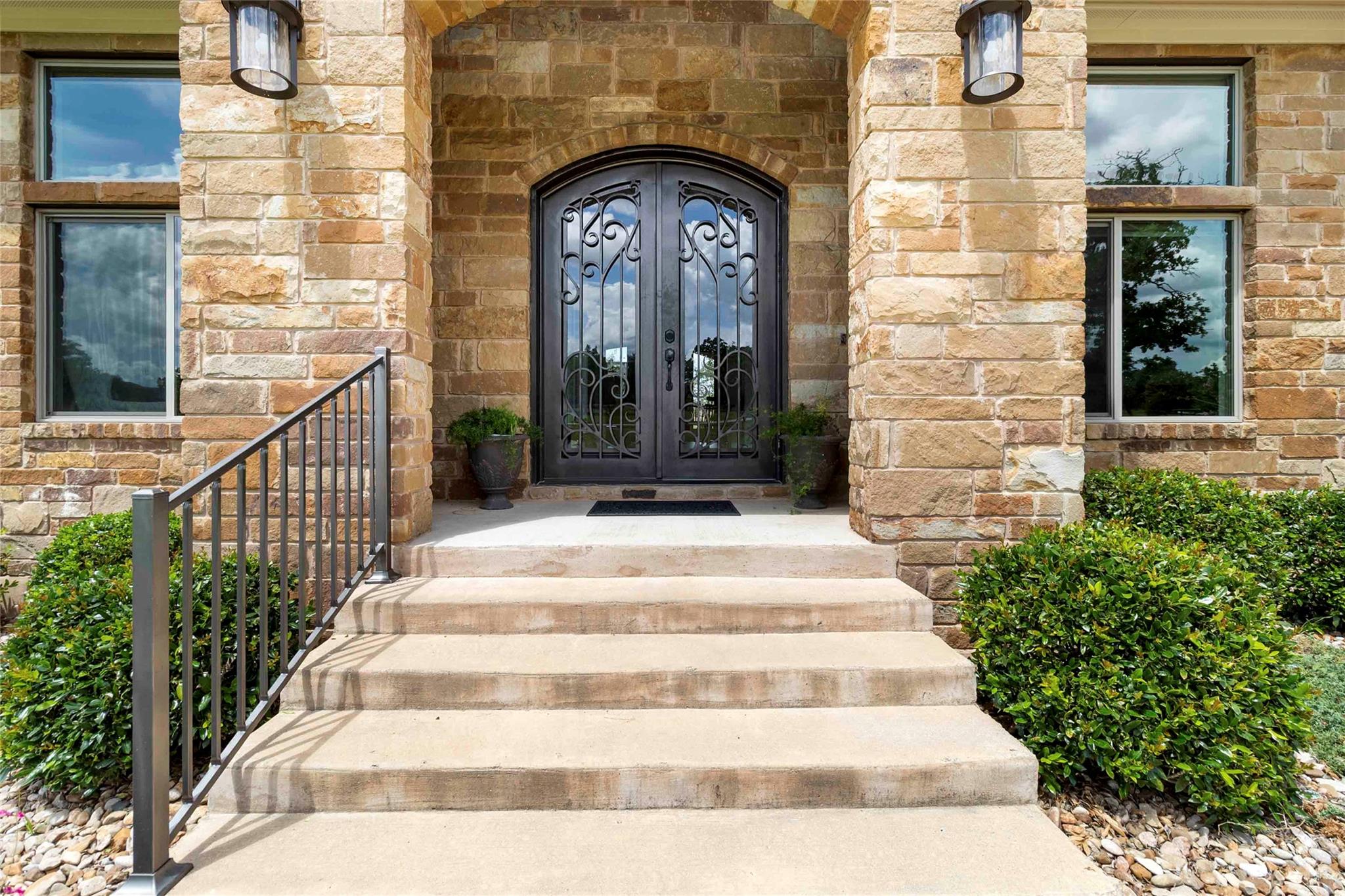 106 Packsaddle DR
