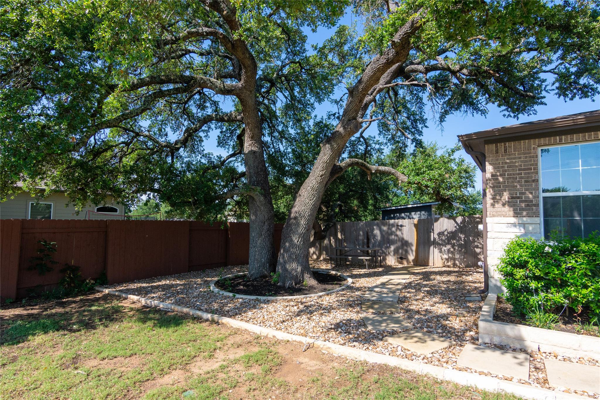 121 Split Oak DR