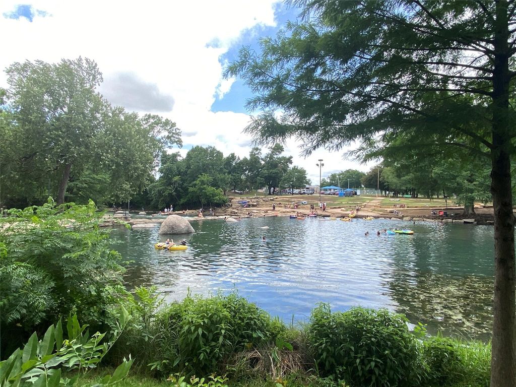 Photo of 948 Sycamore ST, San Marcos, TX 78666 (MLS # 6341412)