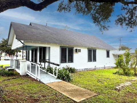 A home in La Grange