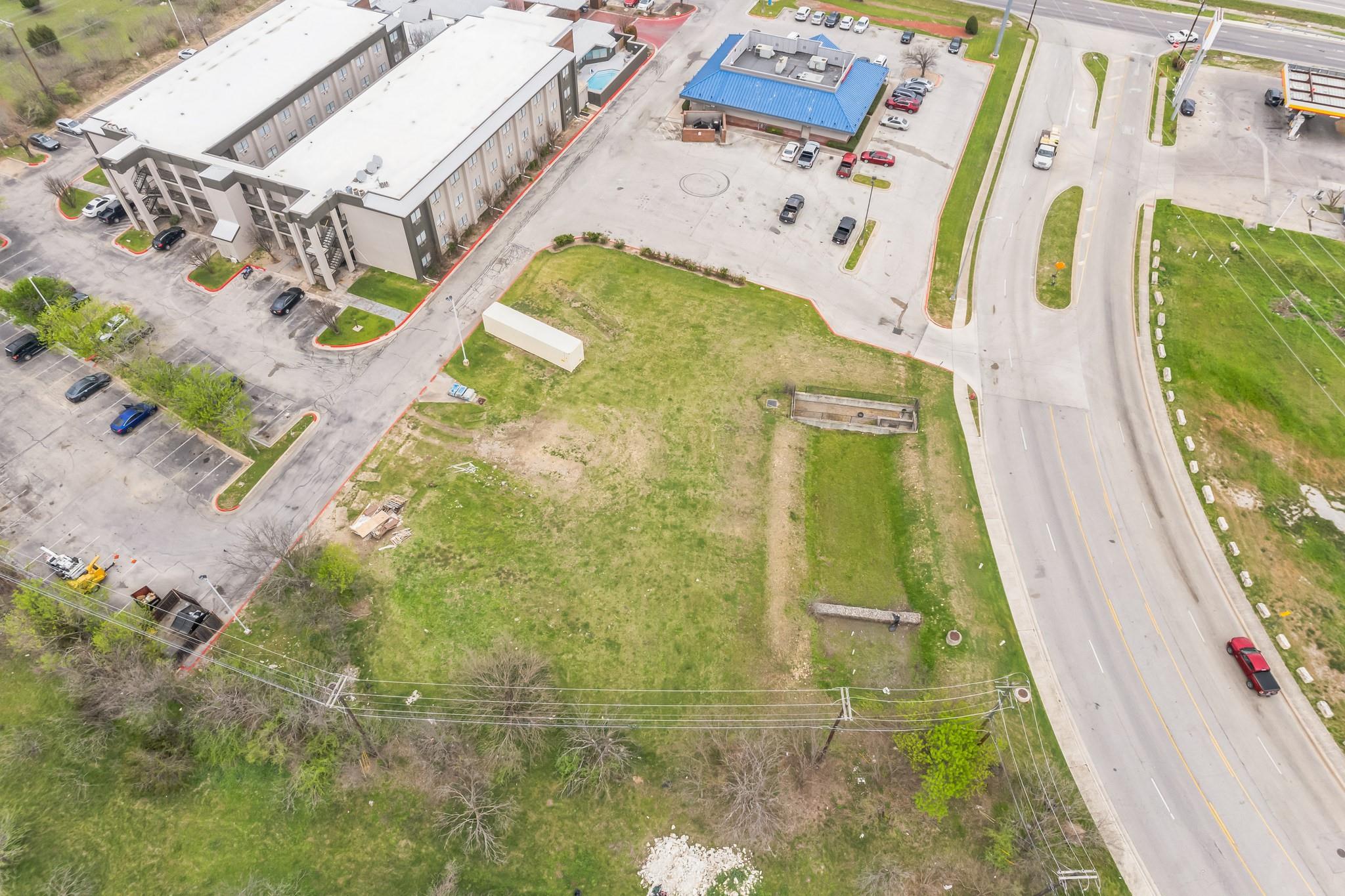 350 Chisholm PKWY