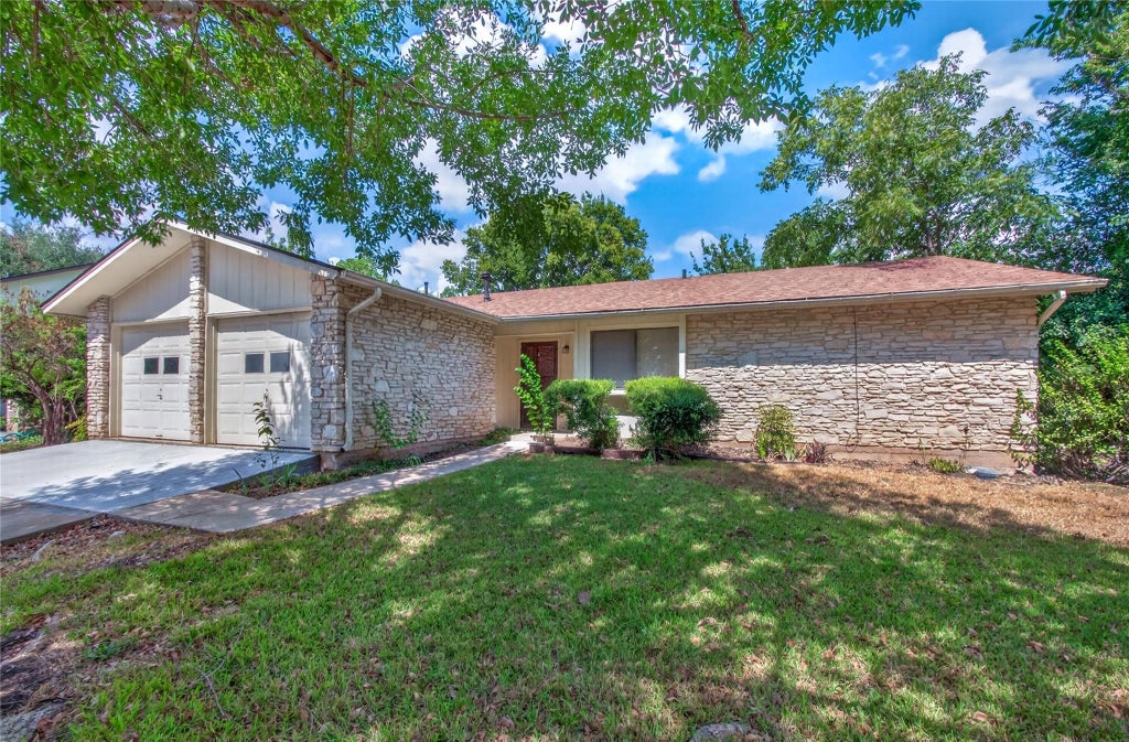 Photo of 504 Pintail LN, Taylor, TX 76574 (MLS # 7641825)