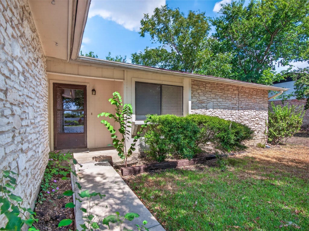 Photo of 504 Pintail LN, Taylor, TX 76574 (MLS # 7641825)