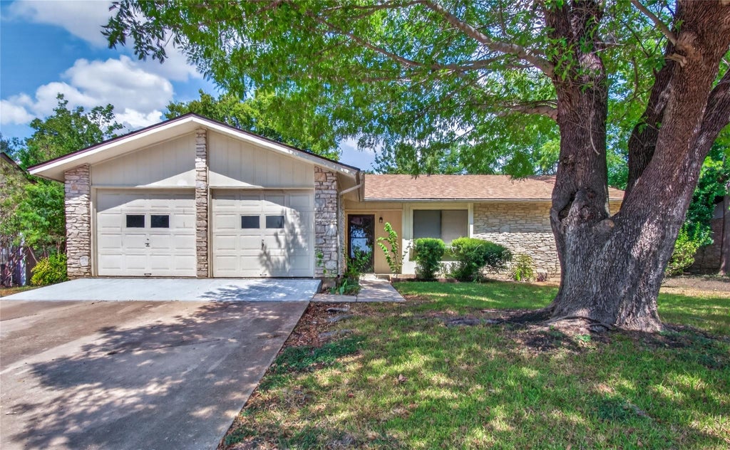 Photo of 504 Pintail LN, Taylor, TX 76574 (MLS # 7641825)