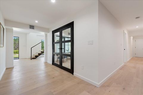 Tiny photo for 902 Challenger ST, Lakeway, TX 78734 (MLS # 8924918)