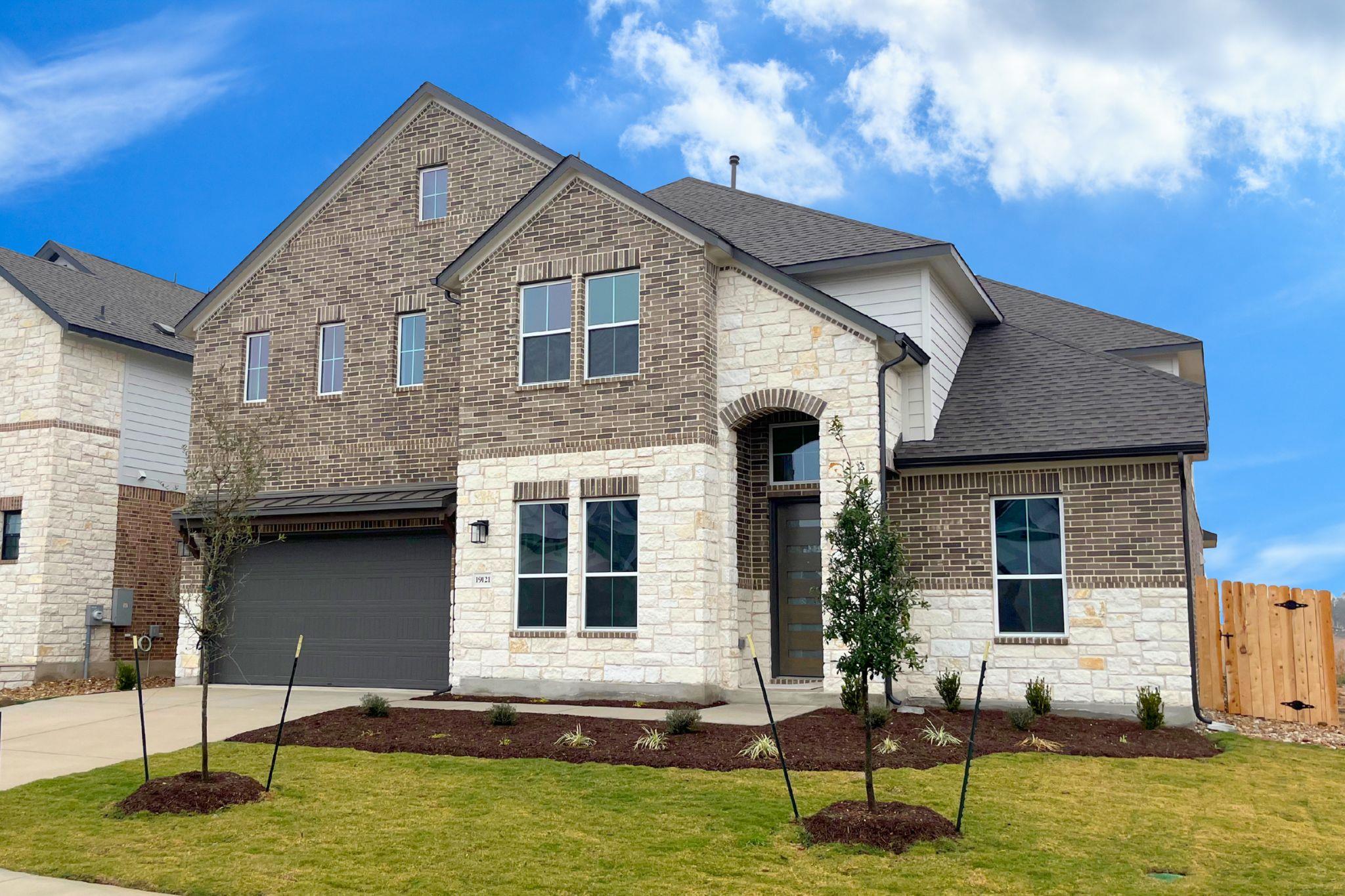 19121 Moreland LN